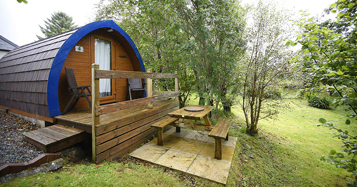 Self catering Pods in Dunvegan with private decking and outside seating area