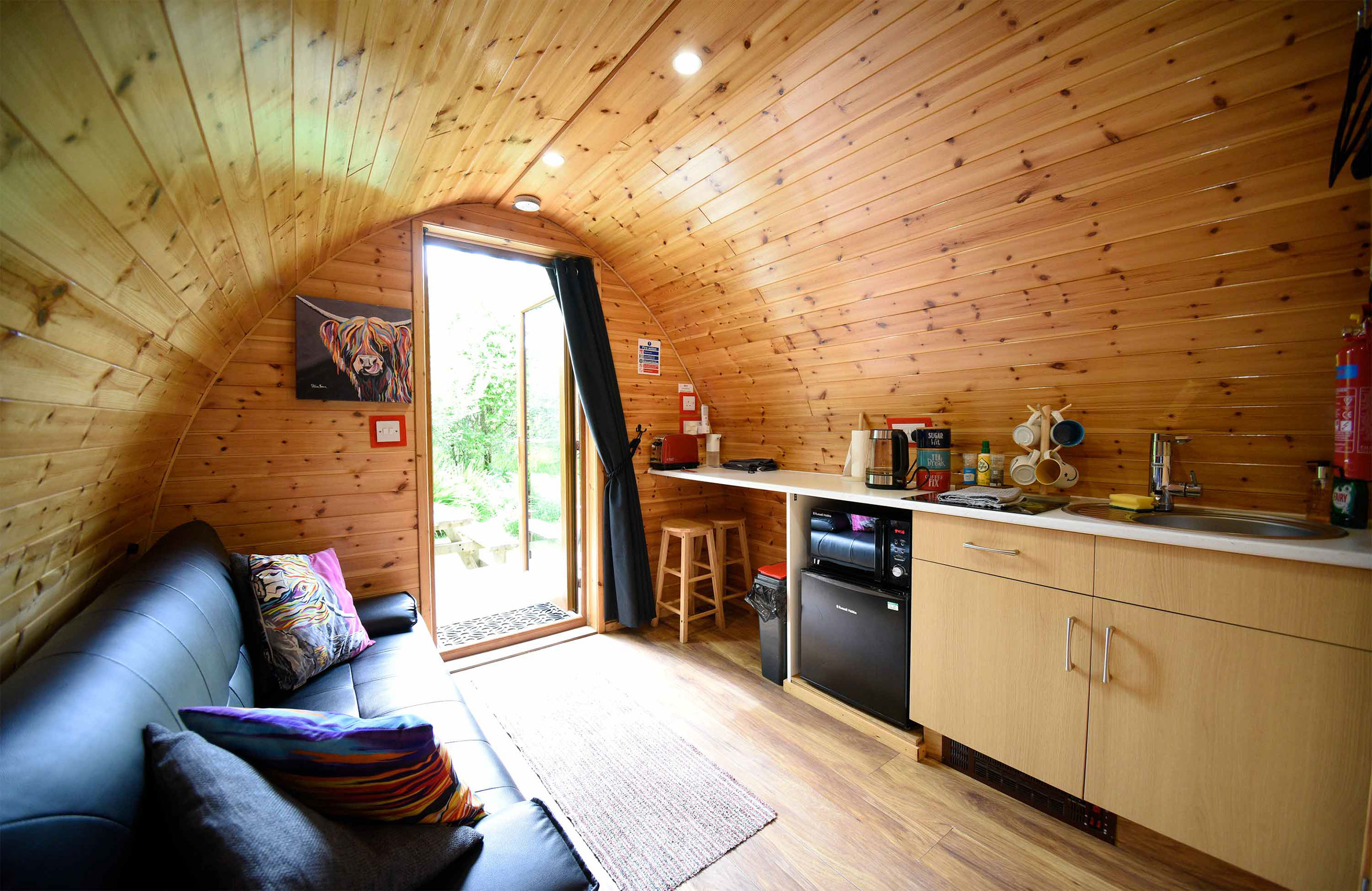 Thistle Dubh Dandy is an open plan self catering accommodation in Portree with modern facilities